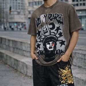 🗽 lady Liberty graffiti tee